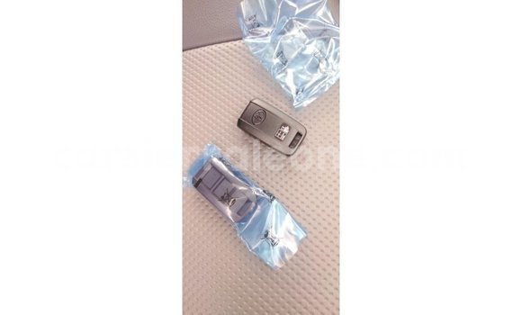 Buy Import Toyota Land Cruiser White Car in Import - Dubai in Kailahun Buy Import Toyota Land Cruiser White Car in Import - Dubai in Kailahun