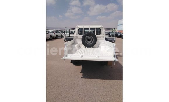 Buy Import Toyota Land Cruiser White Car in Import - Dubai in Kailahun Buy Import Toyota Land Cruiser White Car in Import - Dubai in Kailahun