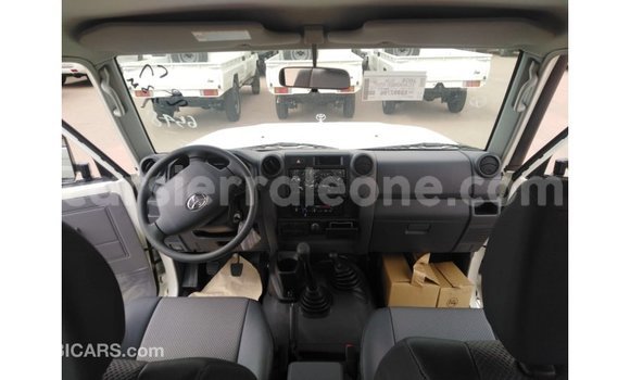 Buy Import Toyota Land Cruiser White Car in Import - Dubai in Kailahun Buy Import Toyota Land Cruiser White Car in Import - Dubai in Kailahun