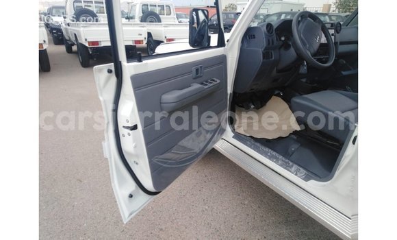 Buy Import Toyota Land Cruiser White Car in Import - Dubai in Kailahun Buy Import Toyota Land Cruiser White Car in Import - Dubai in Kailahun
