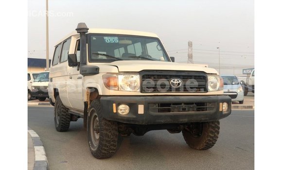 Buy Import Toyota Land Cruiser White Car in Import - Dubai in Kailahun Buy Import Toyota Land Cruiser White Car in Import - Dubai in Kailahun