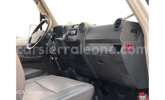 Buy Import Toyota Land Cruiser White Car in Import - Dubai in Kailahun Buy Import Toyota Land Cruiser White Car in Import - Dubai in Kailahun