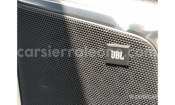 Acheter Import Voiture Toyota Alphard Blanc à Import - Dubai, Kailahun Acheter Import Voiture Toyota Alphard Blanc à Import - Dubai, Kailahun