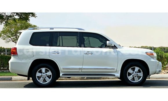 Buy Import Toyota Land Cruiser White Car in Import - Dubai in Kailahun Buy Import Toyota Land Cruiser White Car in Import - Dubai in Kailahun