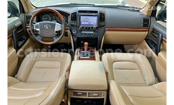 Buy Import Toyota Land Cruiser White Car in Import - Dubai in Kailahun Buy Import Toyota Land Cruiser White Car in Import - Dubai in Kailahun