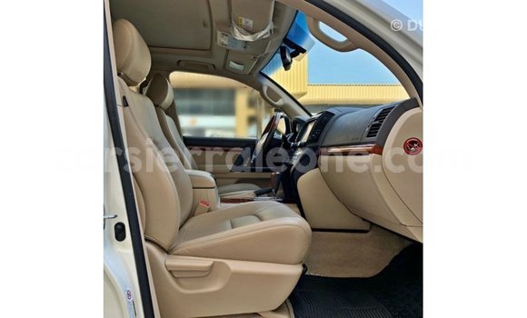 Buy Import Toyota Land Cruiser White Car in Import - Dubai in Kailahun Buy Import Toyota Land Cruiser White Car in Import - Dubai in Kailahun