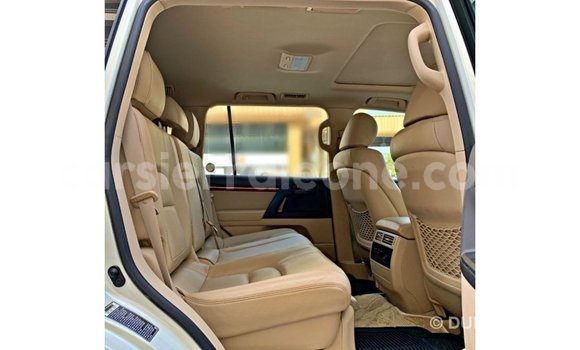 Buy Import Toyota Land Cruiser White Car in Import - Dubai in Kailahun Buy Import Toyota Land Cruiser White Car in Import - Dubai in Kailahun