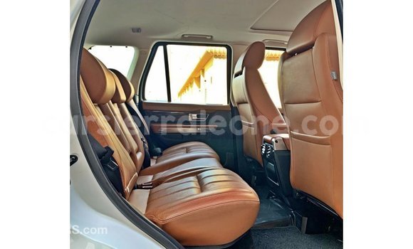 Buy Import Land Rover Range Rover White Car in Import - Dubai in Kailahun Buy Import Land Rover Range Rover White Car in Import - Dubai in Kailahun