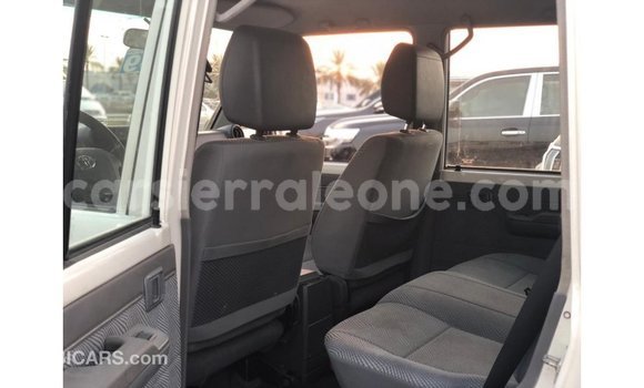 Buy Import Toyota Land Cruiser White Car in Import - Dubai in Kailahun Buy Import Toyota Land Cruiser White Car in Import - Dubai in Kailahun