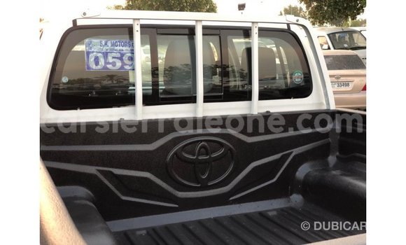 Acheter Import Voiture Toyota Hilux Blanc à Import - Dubai, Kailahun Acheter Import Voiture Toyota Hilux Blanc à Import - Dubai, Kailahun