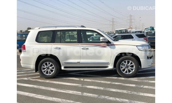 Buy Import Toyota Land Cruiser White Car in Import - Dubai in Kailahun Buy Import Toyota Land Cruiser White Car in Import - Dubai in Kailahun