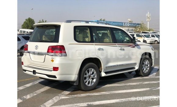 Buy Import Toyota Land Cruiser White Car in Import - Dubai in Kailahun Buy Import Toyota Land Cruiser White Car in Import - Dubai in Kailahun