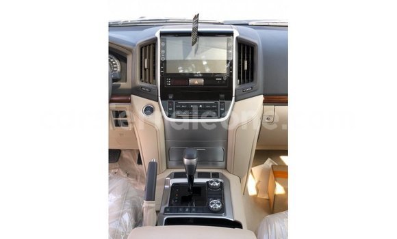 Buy Import Toyota Land Cruiser White Car in Import - Dubai in Kailahun Buy Import Toyota Land Cruiser White Car in Import - Dubai in Kailahun