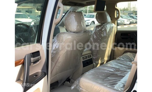 Buy Import Toyota Land Cruiser White Car in Import - Dubai in Kailahun Buy Import Toyota Land Cruiser White Car in Import - Dubai in Kailahun