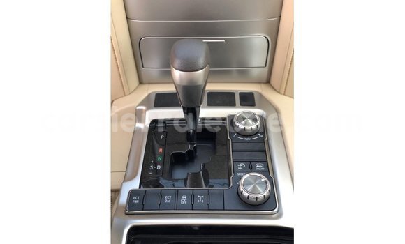 Buy Import Toyota Land Cruiser White Car in Import - Dubai in Kailahun Buy Import Toyota Land Cruiser White Car in Import - Dubai in Kailahun