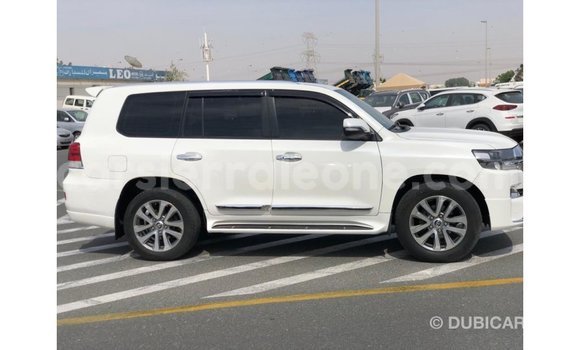 Acheter Import Voiture Toyota Land Cruiser Blanc à Import - Dubai, Kailahun Acheter Import Voiture Toyota Land Cruiser Blanc à Import - Dubai, Kailahun