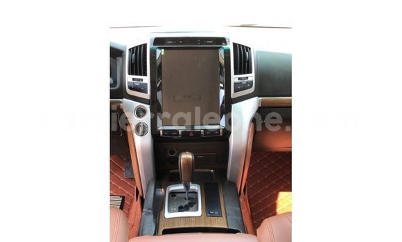 Acheter Import Voiture Toyota Land Cruiser Blanc à Import - Dubai, Kailahun Acheter Import Voiture Toyota Land Cruiser Blanc à Import - Dubai, Kailahun