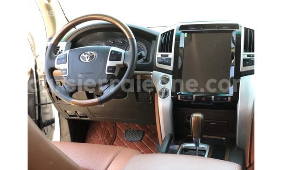 Acheter Import Voiture Toyota Land Cruiser Blanc à Import - Dubai, Kailahun Acheter Import Voiture Toyota Land Cruiser Blanc à Import - Dubai, Kailahun