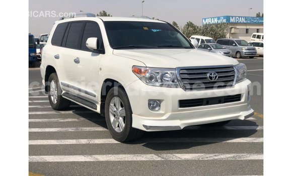 Buy Import Toyota Land Cruiser White Car in Import - Dubai in Kailahun Buy Import Toyota Land Cruiser White Car in Import - Dubai in Kailahun