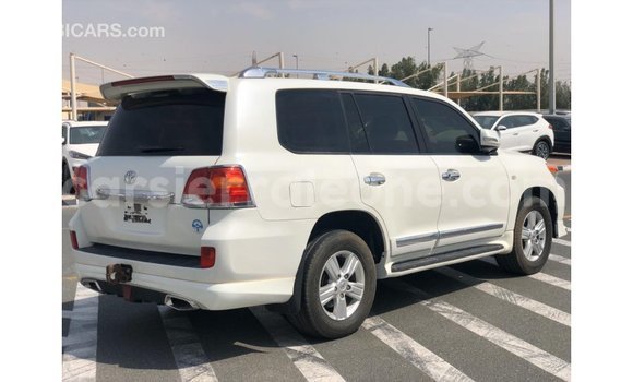Buy Import Toyota Land Cruiser White Car in Import - Dubai in Kailahun Buy Import Toyota Land Cruiser White Car in Import - Dubai in Kailahun