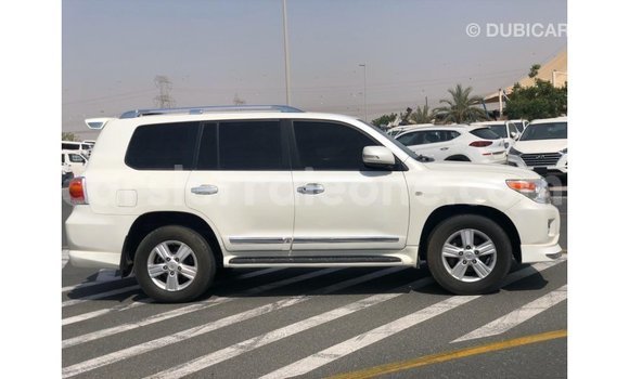 Buy Import Toyota Land Cruiser White Car in Import - Dubai in Kailahun Buy Import Toyota Land Cruiser White Car in Import - Dubai in Kailahun