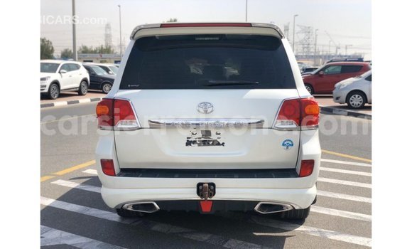 Buy Import Toyota Land Cruiser White Car in Import - Dubai in Kailahun Buy Import Toyota Land Cruiser White Car in Import - Dubai in Kailahun