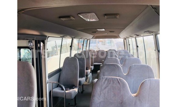 Acheter Import Voiture Toyota Coaster Blanc à Import - Dubai, Kailahun Acheter Import Voiture Toyota Coaster Blanc à Import - Dubai, Kailahun