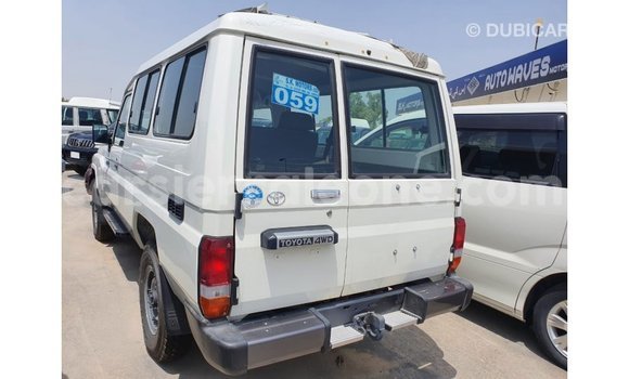 Buy Import Toyota Land Cruiser White Car in Import - Dubai in Kailahun Buy Import Toyota Land Cruiser White Car in Import - Dubai in Kailahun