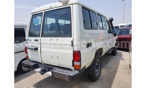 Buy Import Toyota Land Cruiser White Car in Import - Dubai in Kailahun Buy Import Toyota Land Cruiser White Car in Import - Dubai in Kailahun