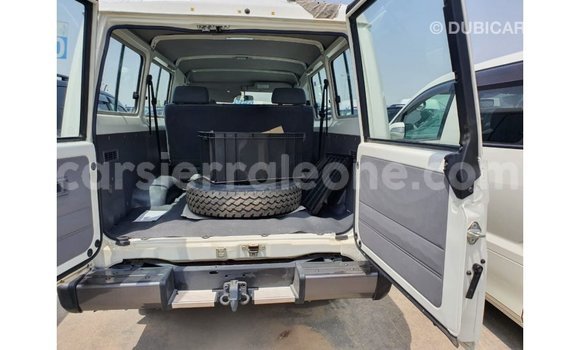 Buy Import Toyota Land Cruiser White Car in Import - Dubai in Kailahun Buy Import Toyota Land Cruiser White Car in Import - Dubai in Kailahun