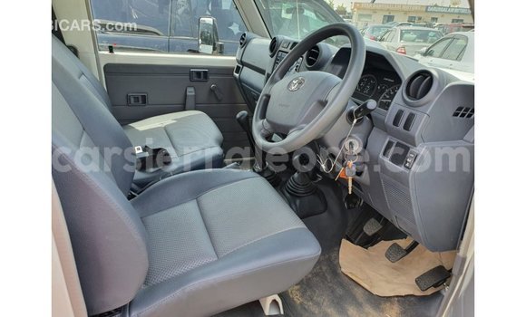 Buy Import Toyota Land Cruiser White Car in Import - Dubai in Kailahun Buy Import Toyota Land Cruiser White Car in Import - Dubai in Kailahun