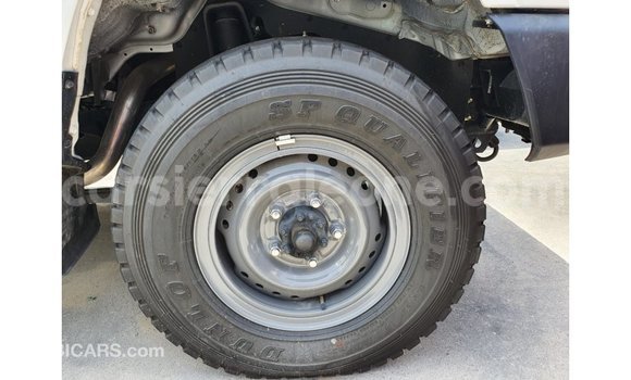 Buy Import Toyota Land Cruiser White Car in Import - Dubai in Kailahun Buy Import Toyota Land Cruiser White Car in Import - Dubai in Kailahun