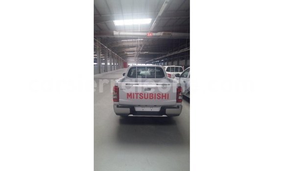 Buy Import Mitsubishi L200 White Car in Import - Dubai in Kailahun Buy Import Mitsubishi L200 White Car in Import - Dubai in Kailahun