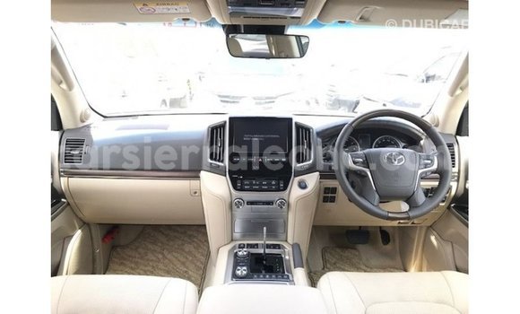 Buy Import Toyota Land Cruiser White Car in Import - Dubai in Kailahun Buy Import Toyota Land Cruiser White Car in Import - Dubai in Kailahun