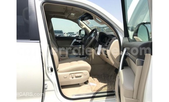 Buy Import Toyota Land Cruiser White Car in Import - Dubai in Kailahun Buy Import Toyota Land Cruiser White Car in Import - Dubai in Kailahun