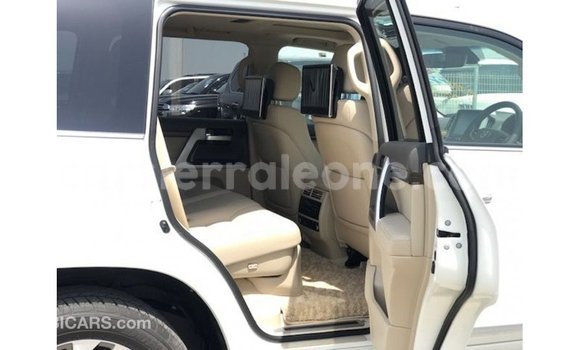 Buy Import Toyota Land Cruiser White Car in Import - Dubai in Kailahun Buy Import Toyota Land Cruiser White Car in Import - Dubai in Kailahun