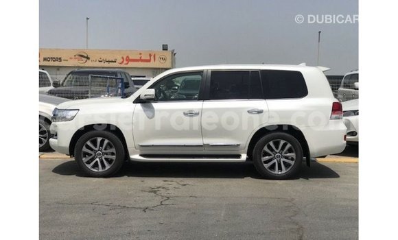 Buy Import Toyota Land Cruiser White Car in Import - Dubai in Kailahun Buy Import Toyota Land Cruiser White Car in Import - Dubai in Kailahun