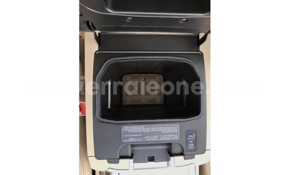 Buy Import Toyota Land Cruiser White Car in Import - Dubai in Kailahun Buy Import Toyota Land Cruiser White Car in Import - Dubai in Kailahun