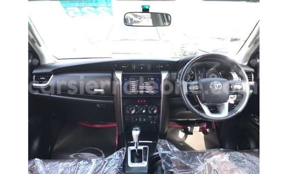 Buy Import Toyota Fortuner White Car in Import - Dubai in Kailahun Buy Import Toyota Fortuner White Car in Import - Dubai in Kailahun