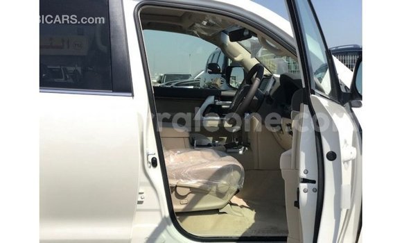 Buy Import Toyota Land Cruiser White Car in Import - Dubai in Kailahun Buy Import Toyota Land Cruiser White Car in Import - Dubai in Kailahun