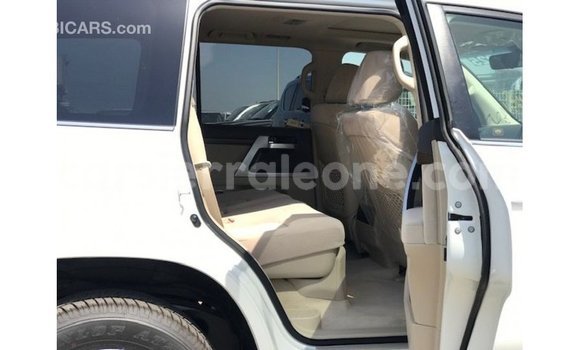 Buy Import Toyota Land Cruiser White Car in Import - Dubai in Kailahun Buy Import Toyota Land Cruiser White Car in Import - Dubai in Kailahun