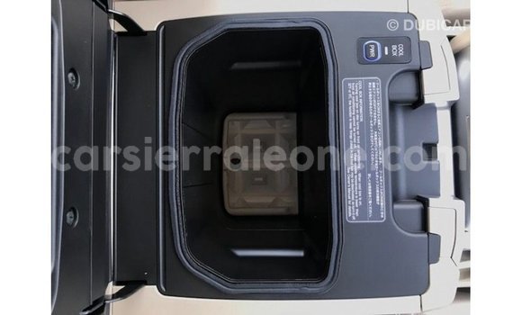 Buy Import Toyota Land Cruiser White Car in Import - Dubai in Kailahun Buy Import Toyota Land Cruiser White Car in Import - Dubai in Kailahun