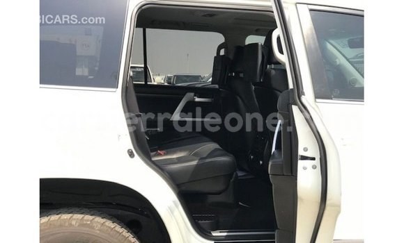 Buy Import Toyota Land Cruiser White Car in Import - Dubai in Kailahun Buy Import Toyota Land Cruiser White Car in Import - Dubai in Kailahun