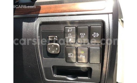 Buy Import Toyota Land Cruiser White Car in Import - Dubai in Kailahun Buy Import Toyota Land Cruiser White Car in Import - Dubai in Kailahun