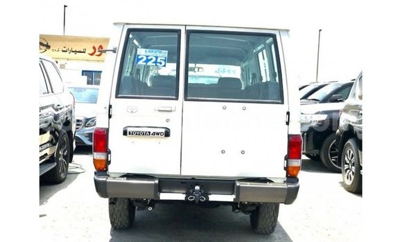 Buy Import Toyota Land Cruiser White Car in Import - Dubai in Kailahun Buy Import Toyota Land Cruiser White Car in Import - Dubai in Kailahun