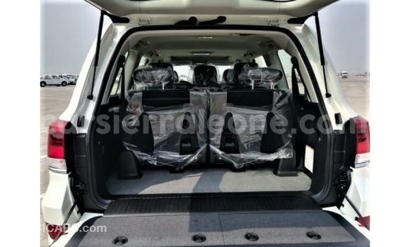 Buy Import Toyota Land Cruiser White Car in Import - Dubai in Kailahun Buy Import Toyota Land Cruiser White Car in Import - Dubai in Kailahun