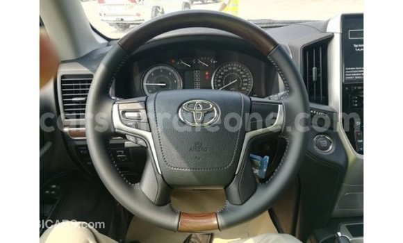 Buy Import Toyota Land Cruiser White Car in Import - Dubai in Kailahun Buy Import Toyota Land Cruiser White Car in Import - Dubai in Kailahun