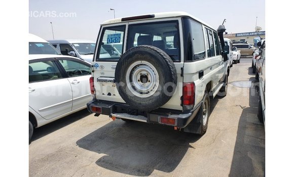 Buy Import Toyota Land Cruiser White Car in Import - Dubai in Kailahun Buy Import Toyota Land Cruiser White Car in Import - Dubai in Kailahun