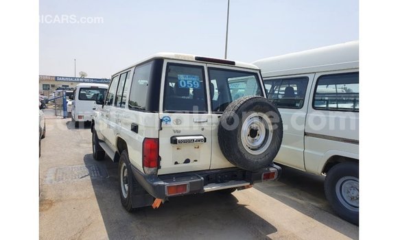 Buy Import Toyota Land Cruiser White Car in Import - Dubai in Kailahun Buy Import Toyota Land Cruiser White Car in Import - Dubai in Kailahun