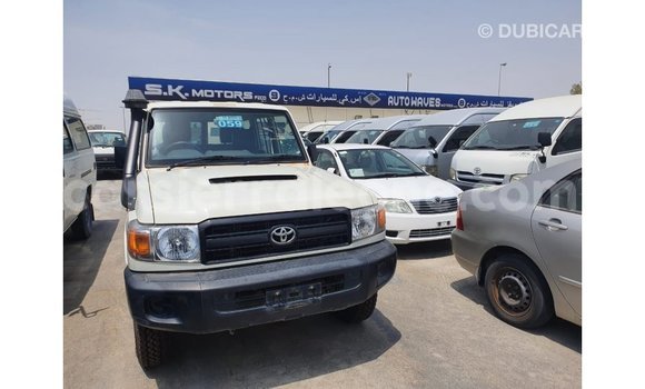 Buy Import Toyota Land Cruiser White Car in Import - Dubai in Kailahun Buy Import Toyota Land Cruiser White Car in Import - Dubai in Kailahun